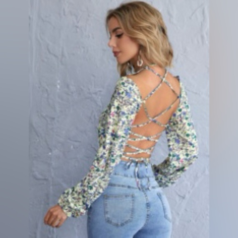 Short back shirt with drawstring with floral daisy crossed straps
